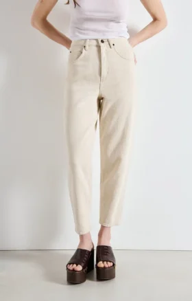 Vaqueros de corte «carrot» para mujer de Tineborow. Referencia: TINE11AH26
