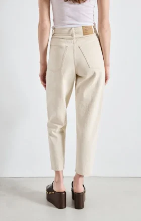 Vaqueros de corte «carrot» para mujer de Tineborow. Referencia: TINE11AH26